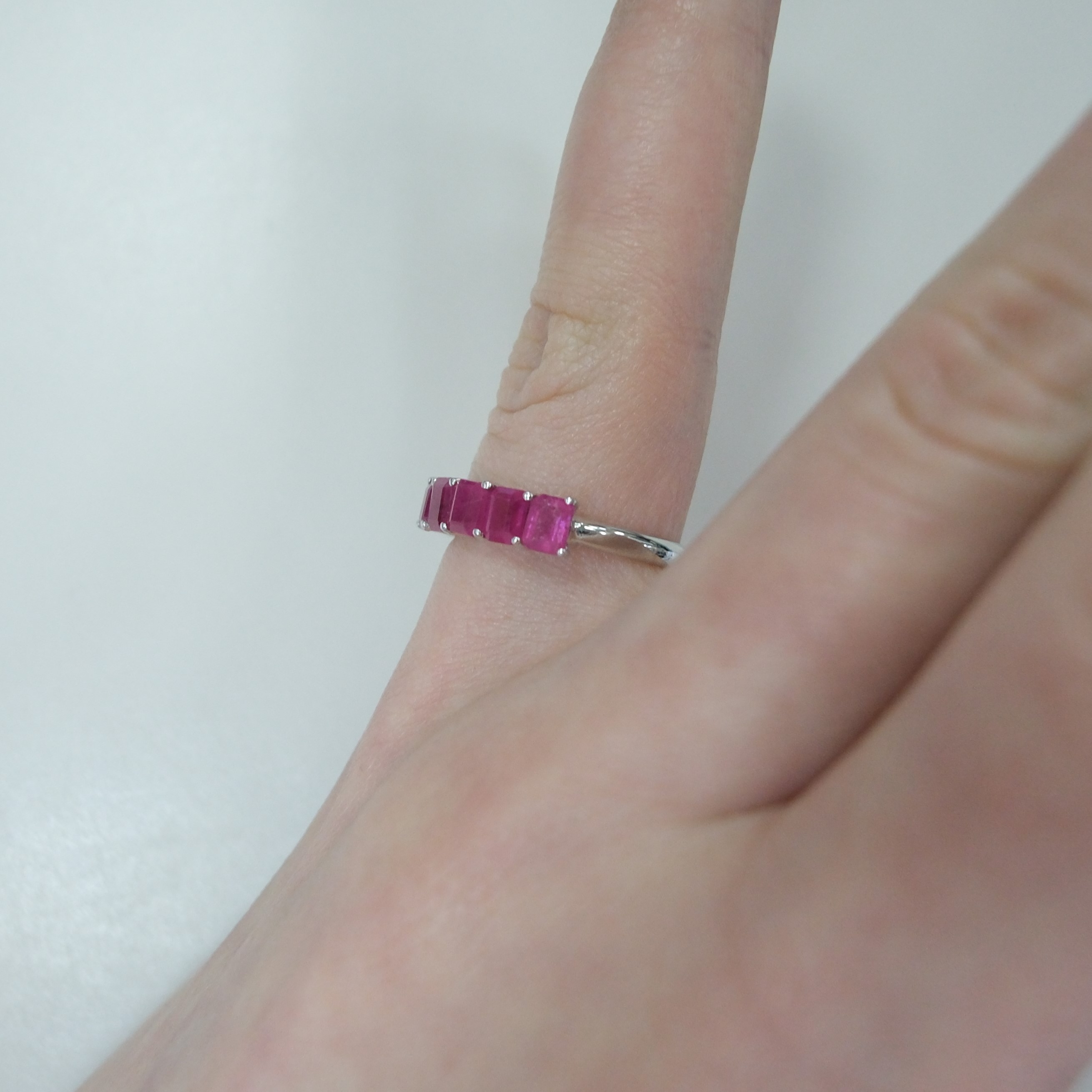 Серебряное кольцо с рубинами